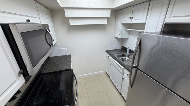 Building Photo - 344 SE 11th Ave