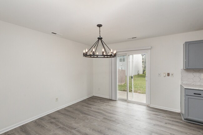 Foto del edificio - 400 Erin Taylor Ln