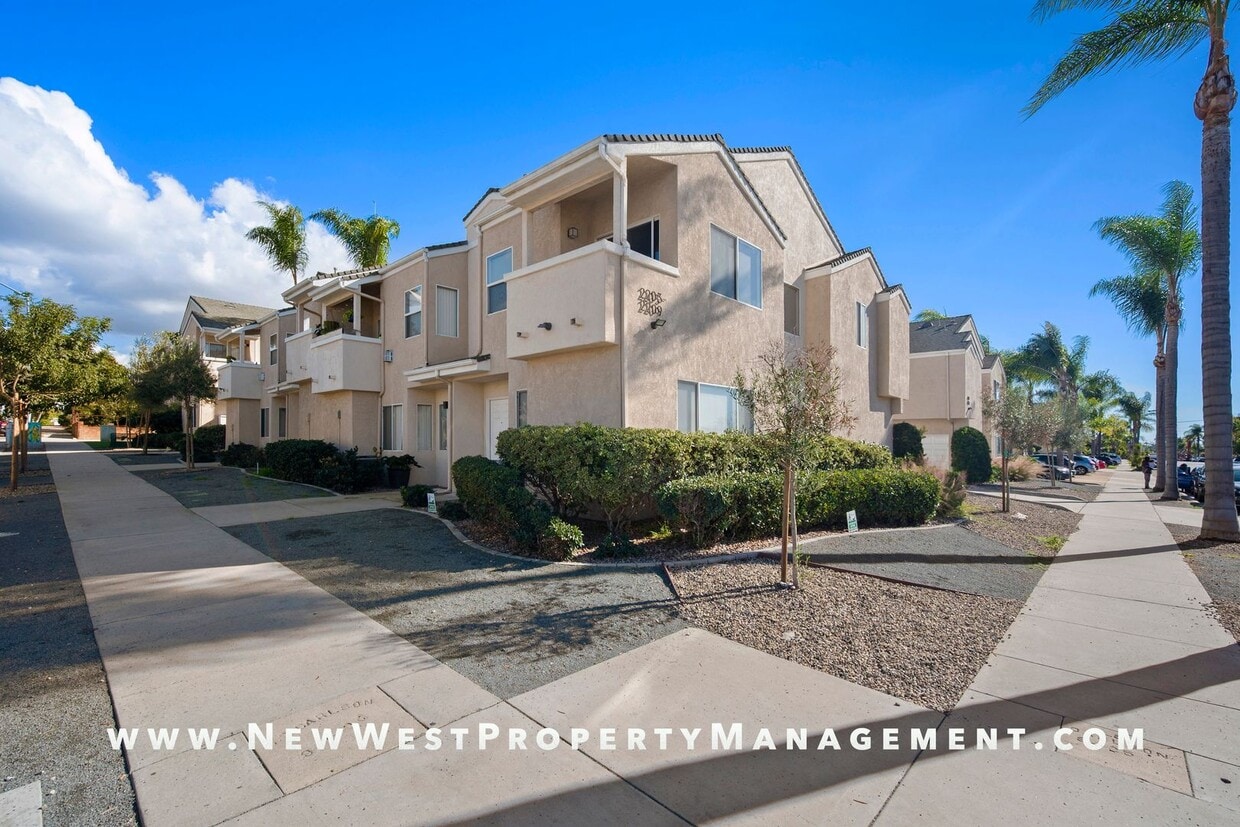 Foto principal - Exquisite North Park/University Heights Townhome, Small Pet Ok!