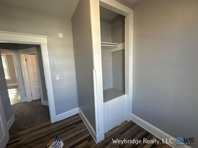 Building Photo - 407 Jackson Ave