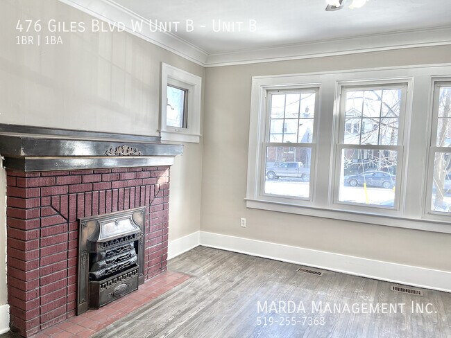 Photo du bâtiment - CHARMING 1 BED/1 BATH CENTRAL WINDSOR + HYDRO & GAS!