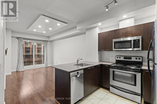 Photo du bâtiment - 385 Prince of Wales Dr