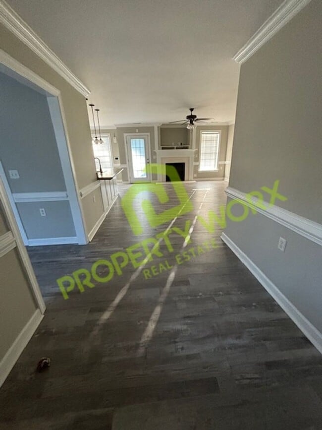 Building Photo - 214 Windy Oak Dr