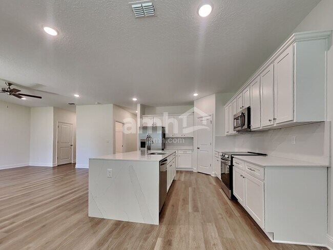 Foto del edificio - 11632 Hillside Dr