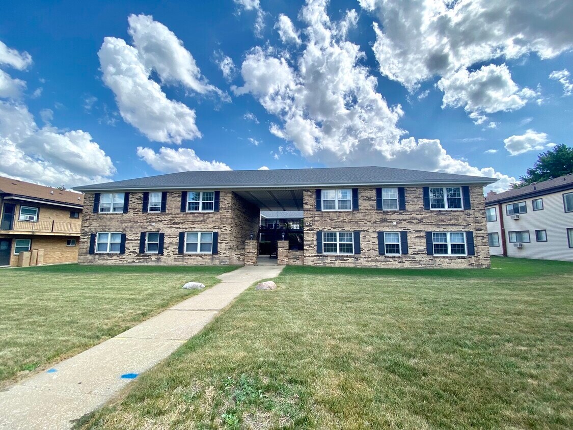 Primary Photo - 130 Douglas Ave