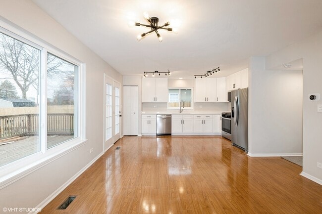 Building Photo - 4663 Rolling Hills Dr