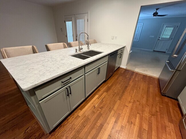 Building Photo - Beautiful 4 Bedroom with 4 Baths