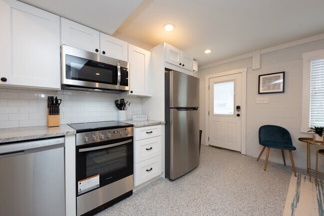 Building Photo - 1140 Simpson Ave