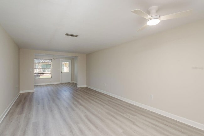 Building Photo - 4229 Stratford Dr