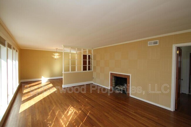 Foto del edificio - 327 N Park Dr