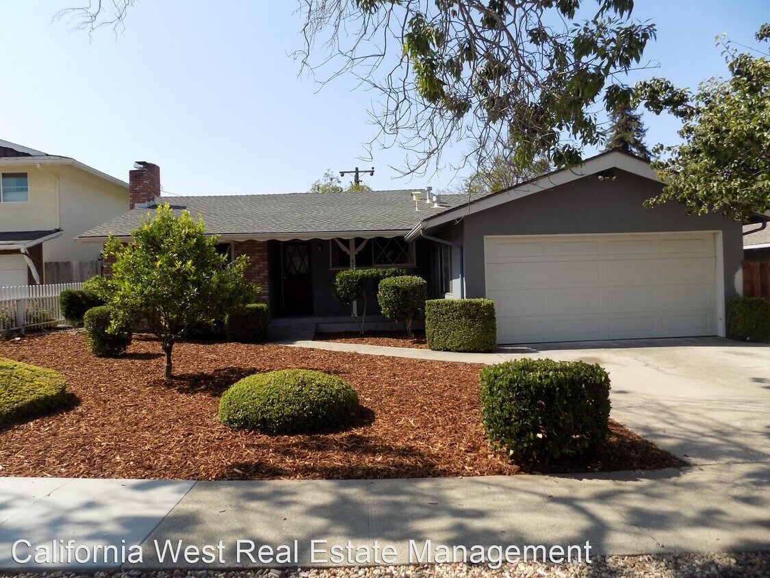 Foto principal - 5 br, 3 bath House - 479 HIGHLAND
