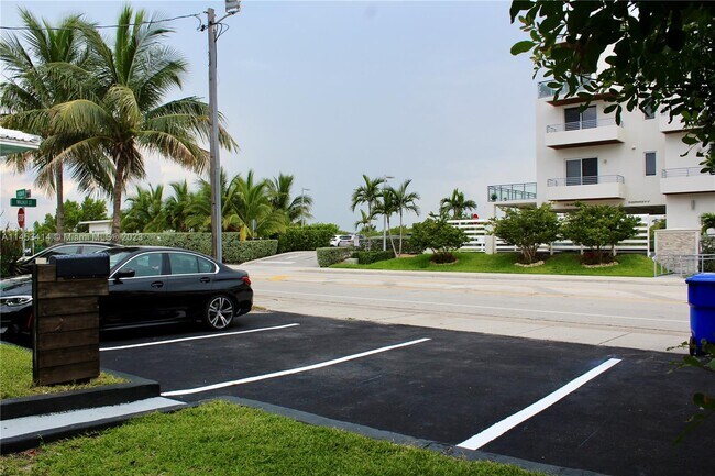 Foto del edificio - 5907 N Ocean Dr
