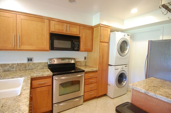 Foto del edificio - 2 Bedroom Condo in Presidential Heights 1 with Private back patio!!
