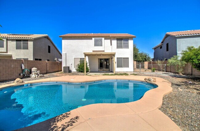 Foto del edificio - 16745 W Fillmore St