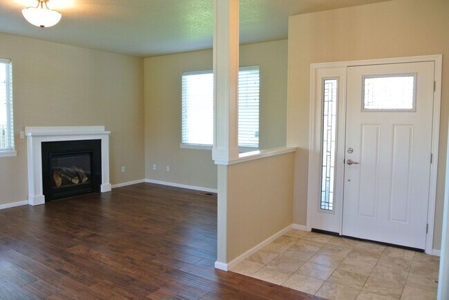 Building Photo - Stunning 5 Bed / 3.5 Bath Executive Home with Two Primary Suites!