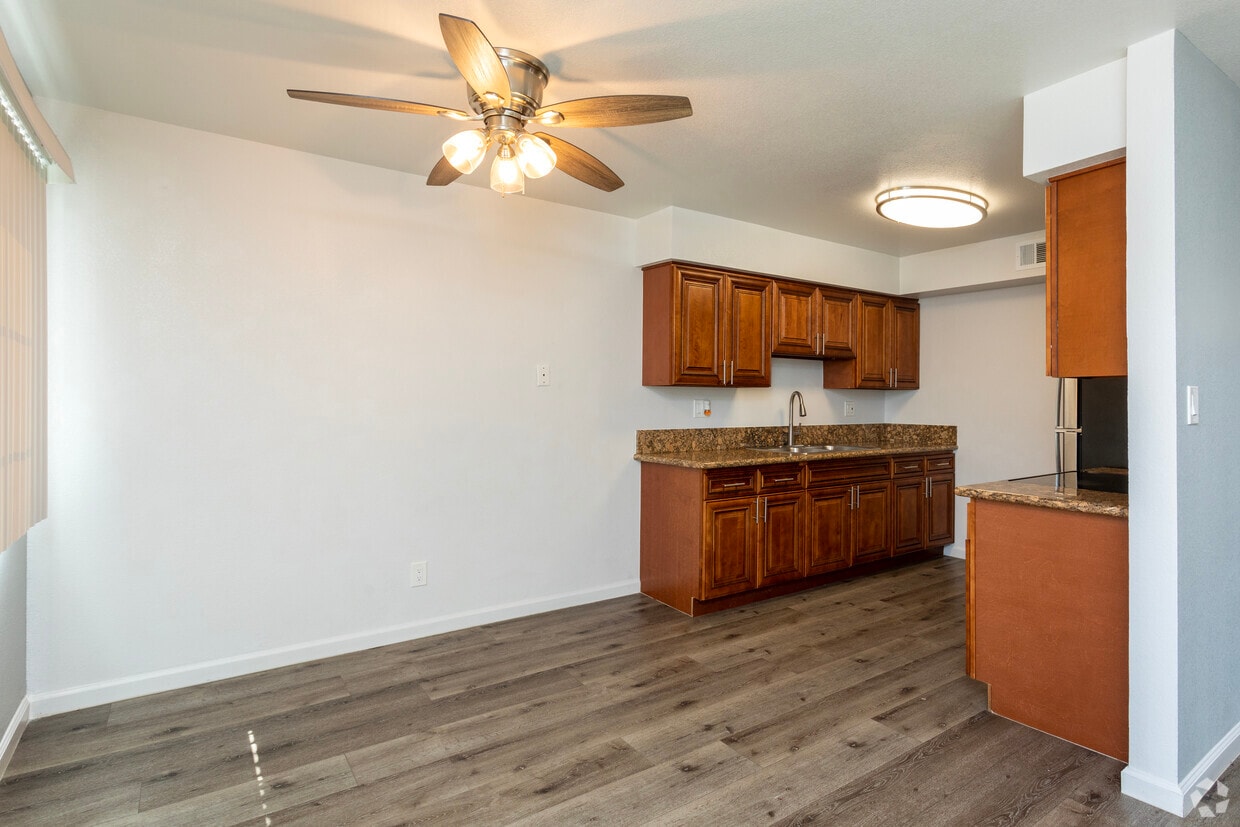Dakota Palace 150 W Dakota Ave Fresno, CA Apartments for Rent in
