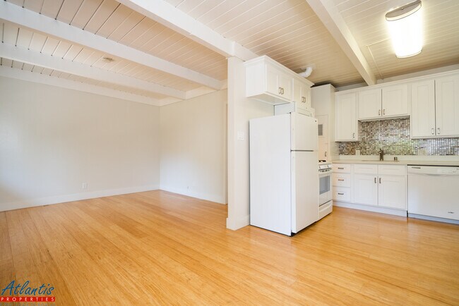 Foto del edificio - 601 Middle Rd