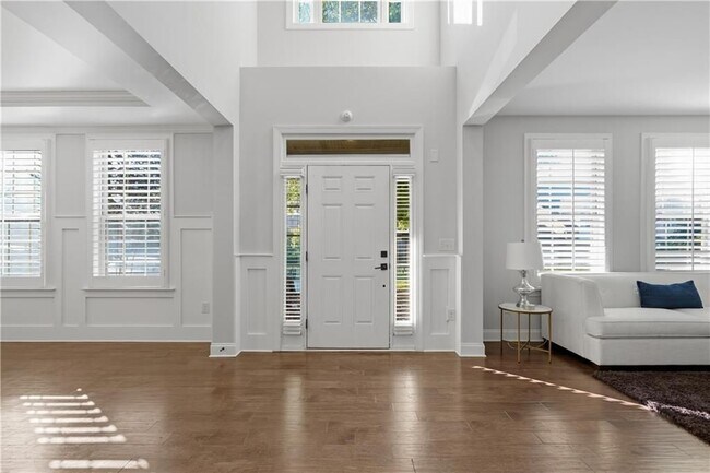 Foto del edificio - 2530 Maple Ridge Ln