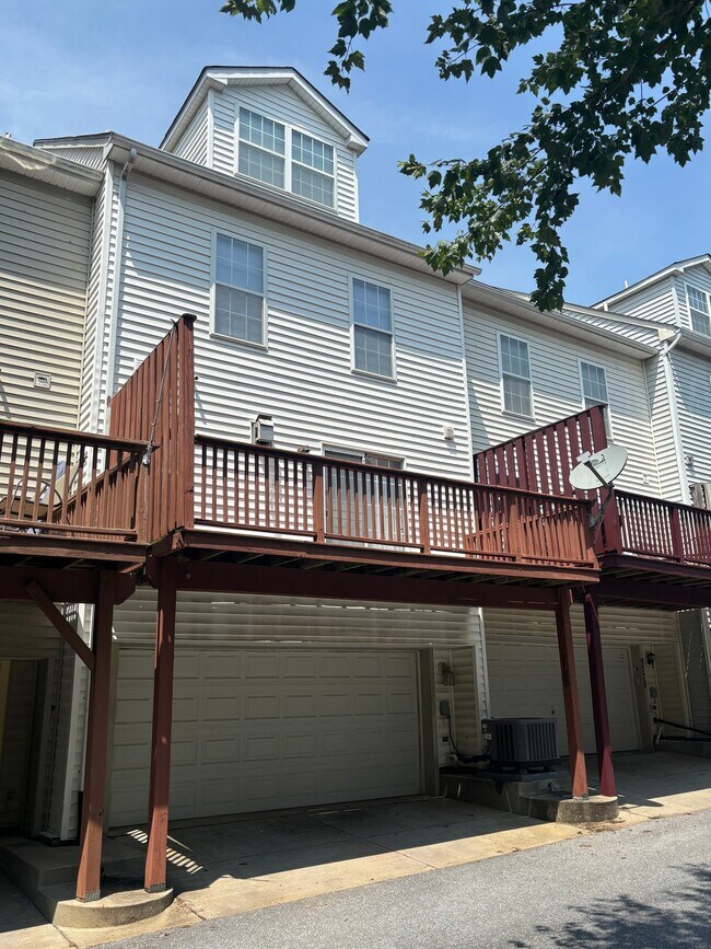 Foto del edificio - 9780 Bon Haven Ln