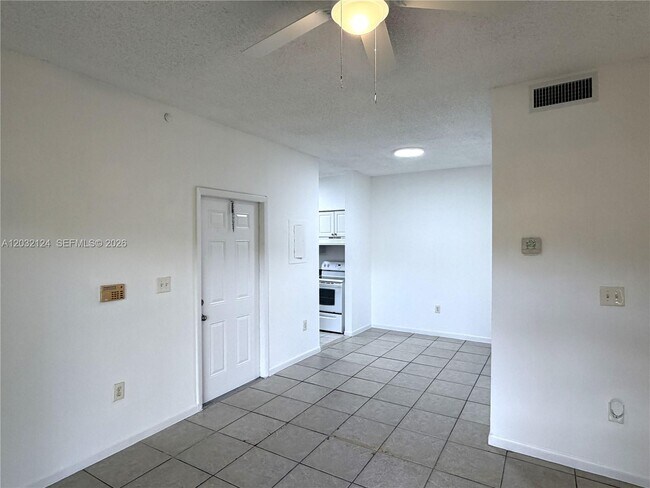 Foto del edificio - 1701 NW 96th Terrace