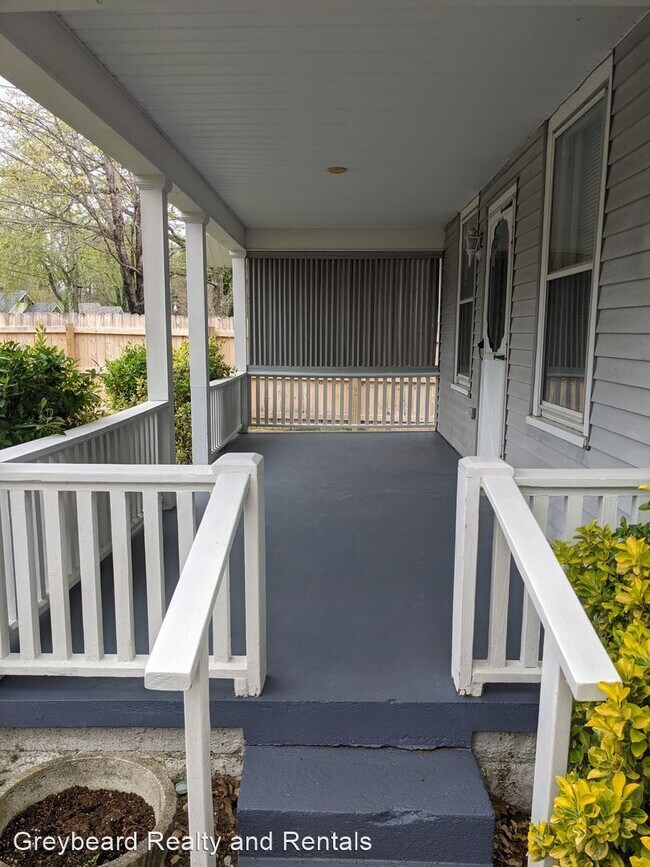 Foto del edificio - 1 br, 1 bath House - 326 Spring Street