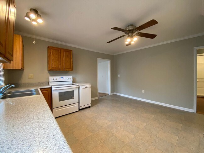 Foto del edificio - Available June 5th, 2026!