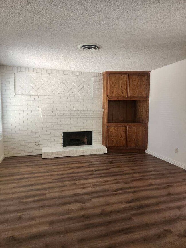 Foto del edificio - 6205 Wilson Rd