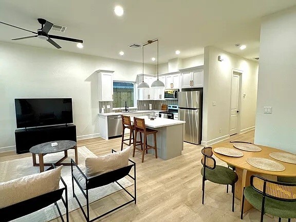 Building Photo - 5125 Van Fleet St