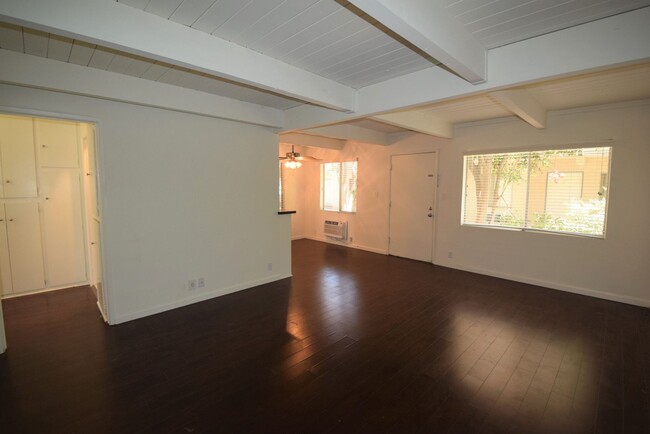 Building Photo - 6125 Whitsett Ave