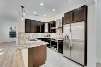 Building Photo - 406 NW 25th Ave