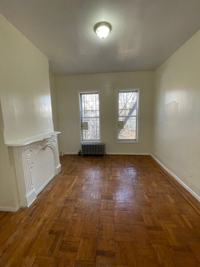 Foto del edificio - 637 Greene Ave