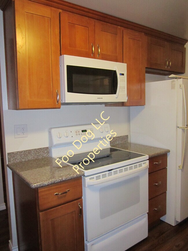 Built in Microwave - 6670 SW Princess