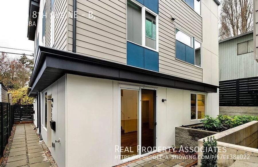 Foto principal - Spacious Modern Townhome in UD!! **Availab...