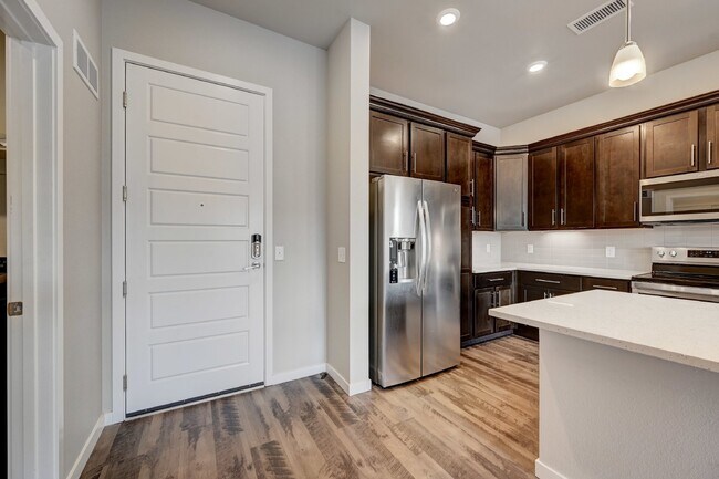 Foto del edificio - $2,150- 2 Bed, 2 Bath Condo in Littleton w...