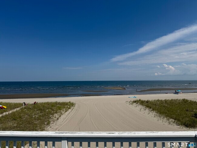 Foto del edificio - 105 Milford Point Rd