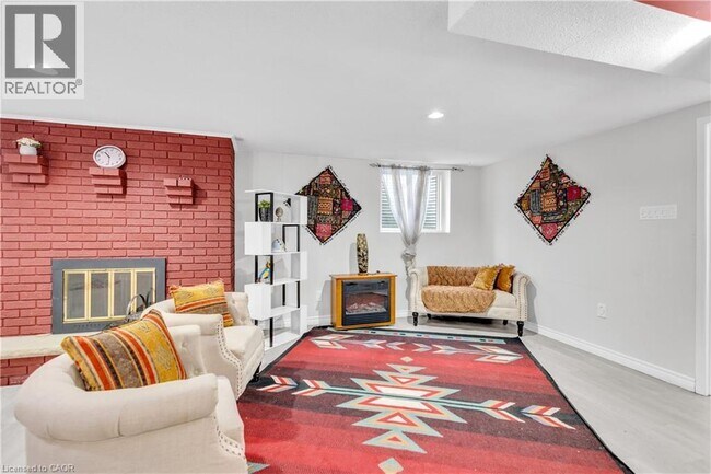 Building Photo - 62 Lewis Crescent