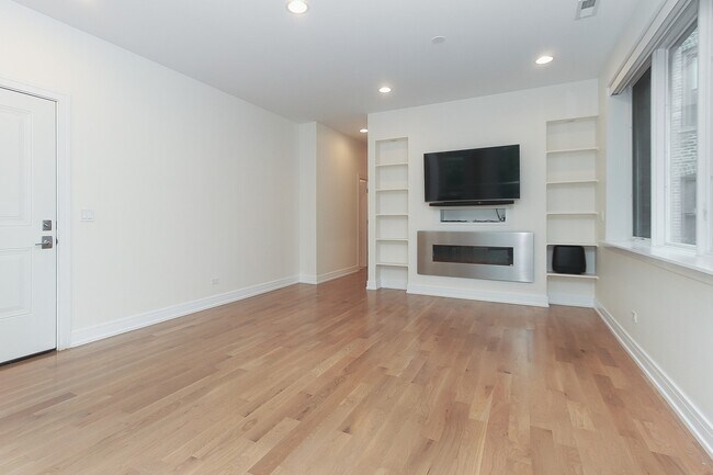 Building Photo - 4627 N Beacon St