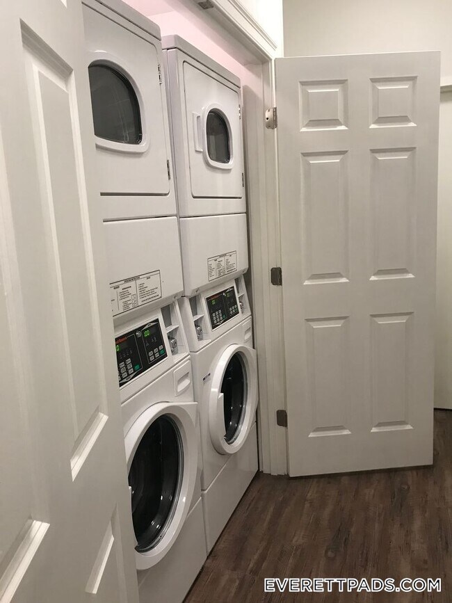 Foto del edificio - 244 Main St