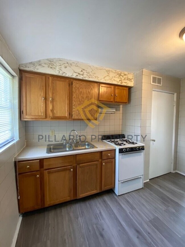 Foto del edificio - 4936-4938 E 34th St