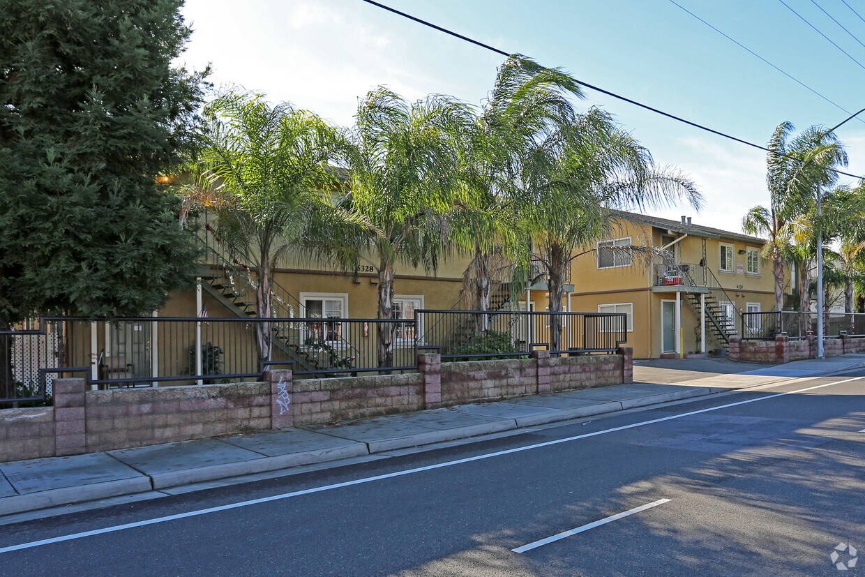Foto del edificio - Greenback Lane Apartments