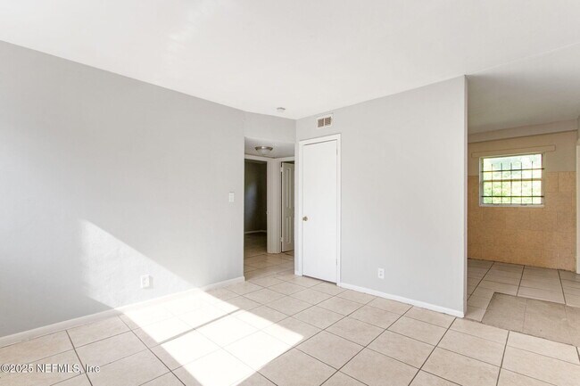 Foto del edificio - 1224 W 18th St