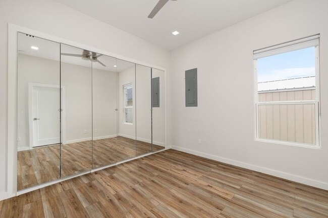 Foto del edificio - 2041 Lake View Dr