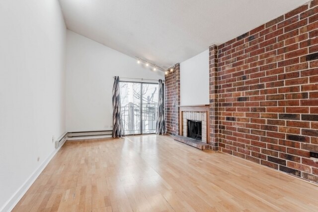 Primary Photo - 915 W Montana St