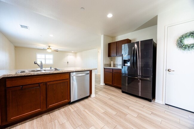 Foto del edificio - 511 Meadow Ct