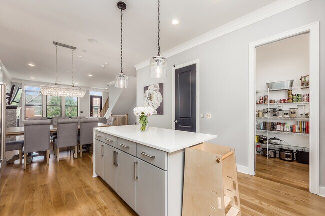 Foto del edificio - 1041 Harrison Park Pl