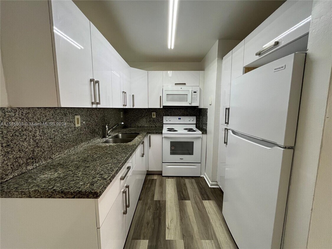 Foto principal - 495 NW 72nd Ave