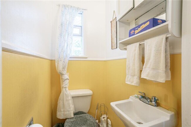 1st Floor Bathroom - 232 Lincoln Ave