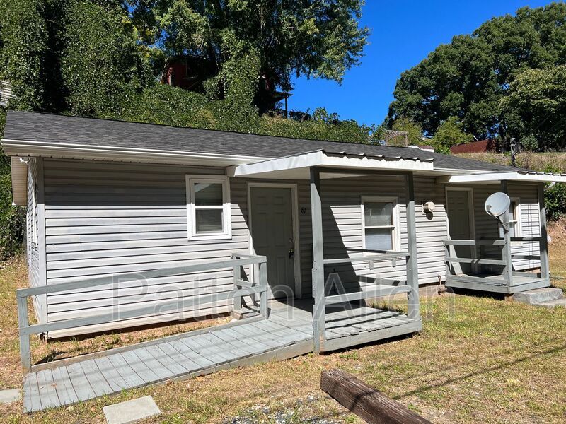 Foto principal - 61 Haywood Rd