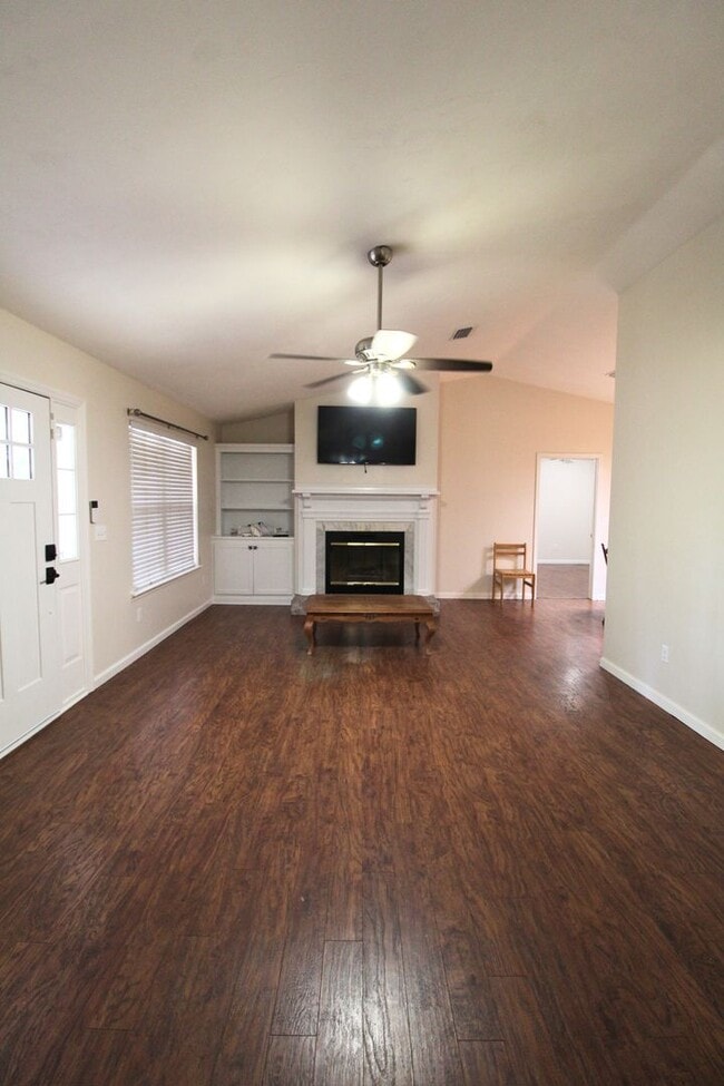 Foto del edificio - Spacious 3BR/2BA on 1 Acre – Fully Fenced