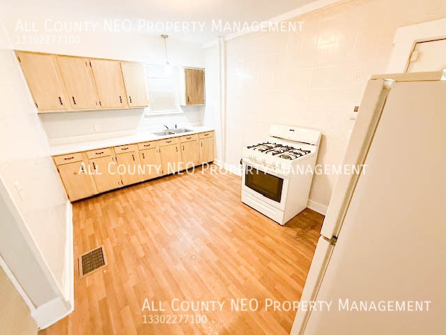 Foto del edificio - 911 Fulton Rd NW